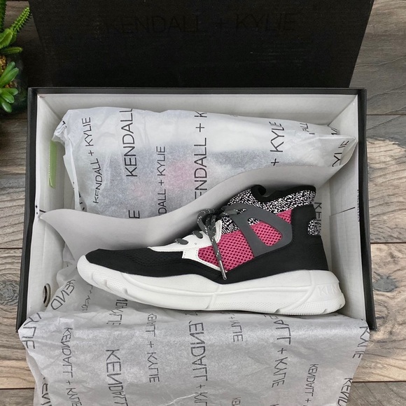 NIB Kendal Kylie North Mid Top Sneaker - Picture 10 of 12